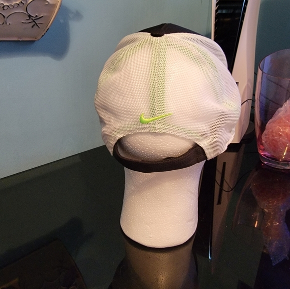 NikeGolf Hat OS Black & White w/ Lime Green Swoosh - Picture 3 of 6